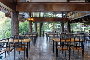 Breakfast, lunch, dinner served; Thai cuisine  - Pung-waan Resort Kanchanaburi (Sai Yok)