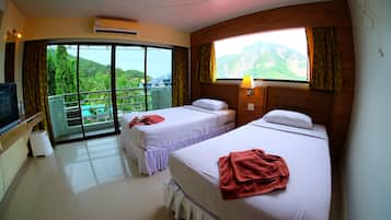 Zweibettzimmer | Schreibtisch, Zustellbetten, kostenloses WLAN