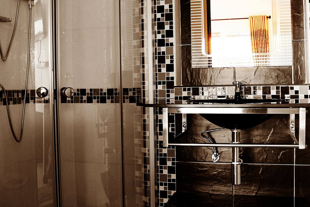 superior bungalow, 1 king bed, non smoking, resort view | bathroom | free toiletries, hair dryer, towels