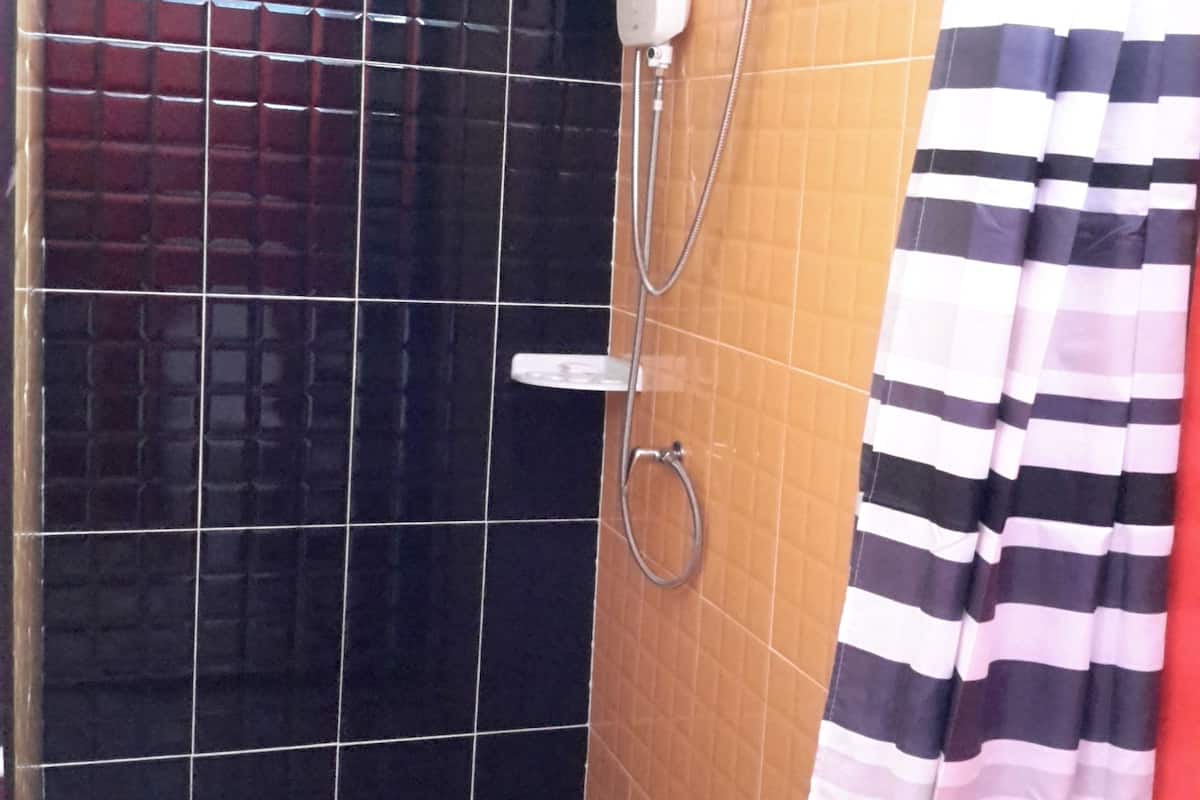 standard room, 1 king bed, non smoking, resort view | bathroom shower