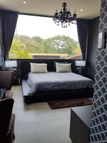 Estudio Premium, 1 cama de matrimonio grande, no fumadores, vistas al canal | Servicio de la habitación