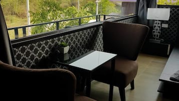 Monolocale Premium, 1 letto king, non fumatori, vista canale | Servizio della camera