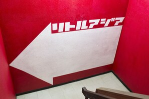 Interior entrance - Little Asia – Hostel (Naha)
