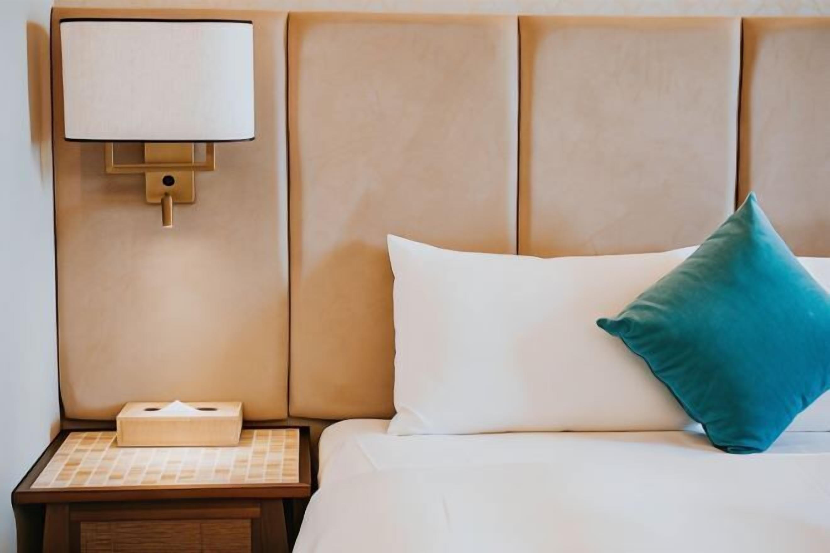 1 bedroom, down comforters, minibar, desk