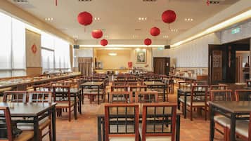 Se ofrece un desayuno bufé (350 TWD por persona)