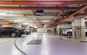 Tempat letak kenderaan sendiri percuma