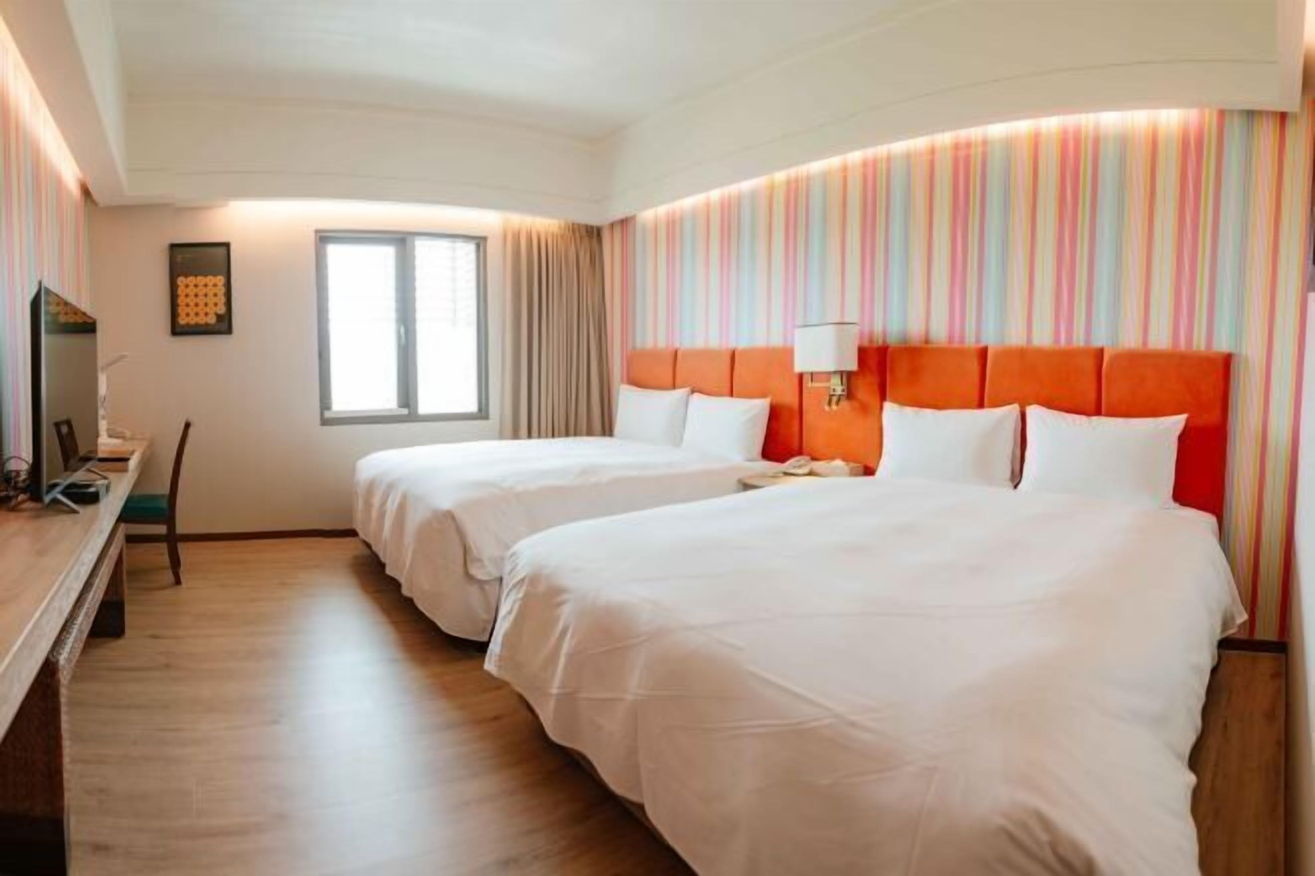 1 bedroom, down comforters, minibar, desk