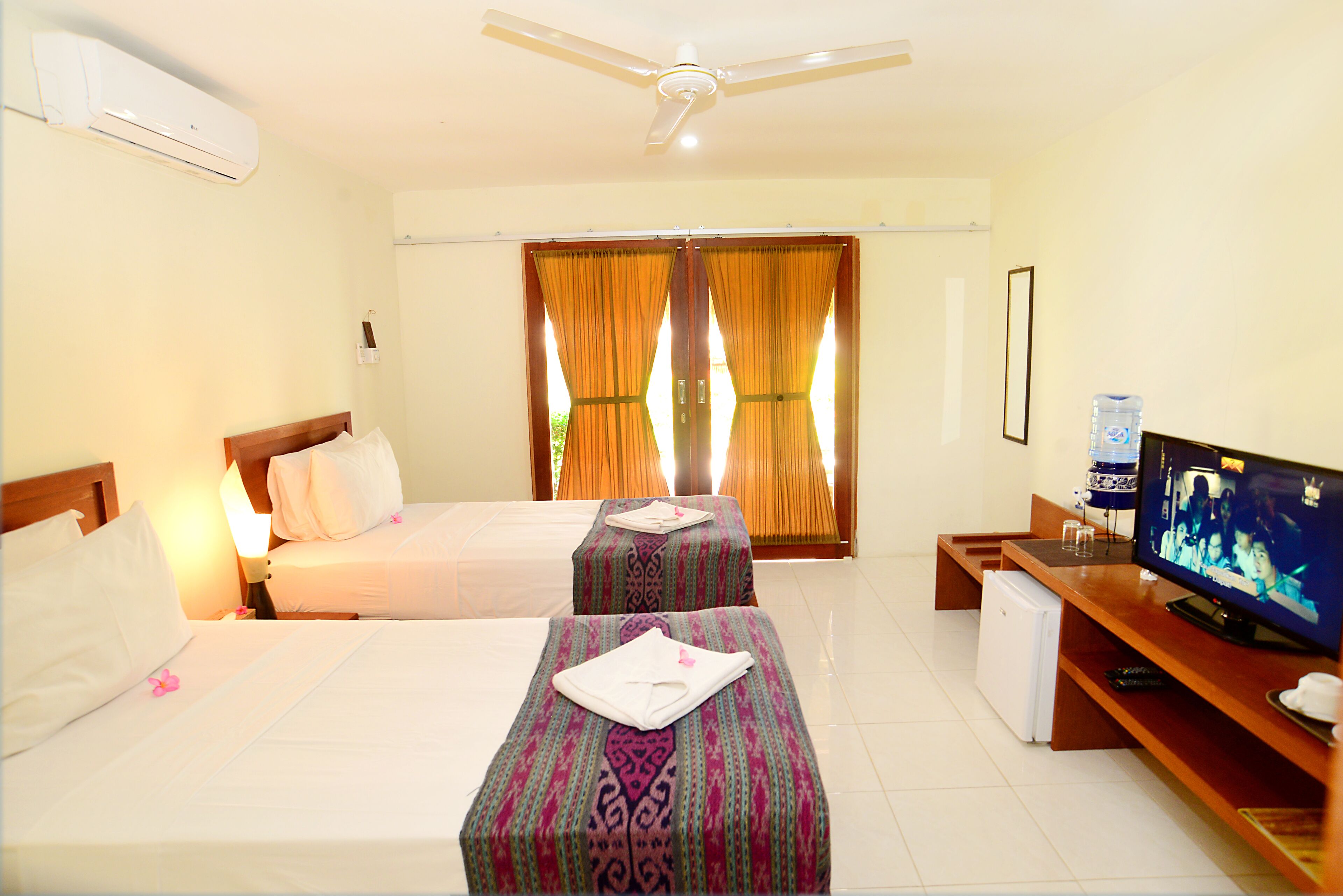 Superior Room, 2 Single Beds | Premium bedding, minibar, in-room safe, soundproofing