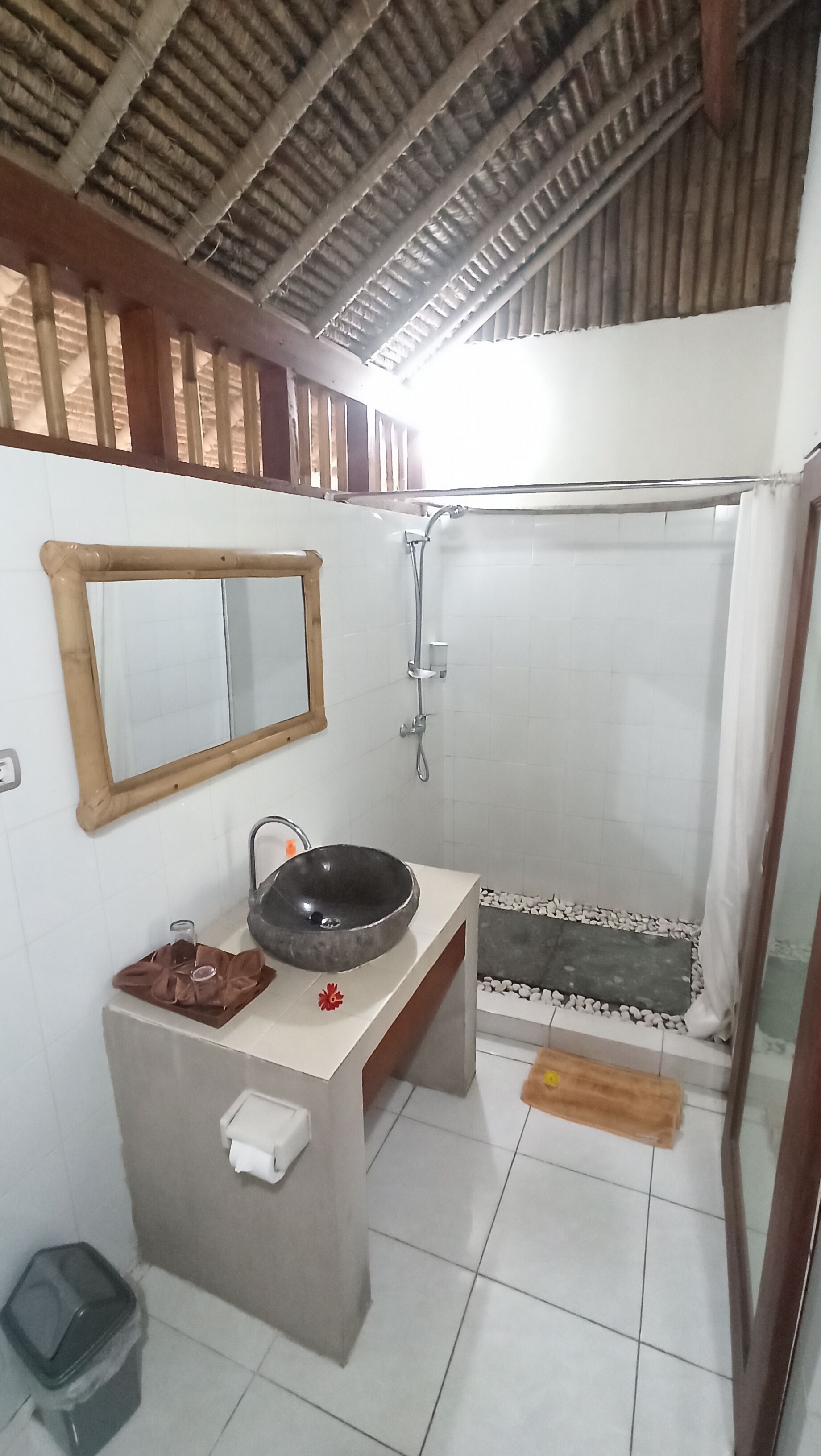 superior room, 1 queen bed | bathroom | shower, free toiletries, hair dryer, bidet