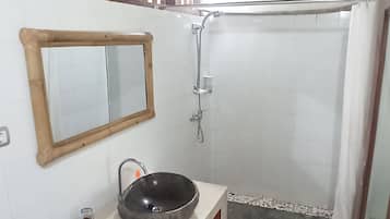 Superior Room, 1 Queen Bed | Bathroom