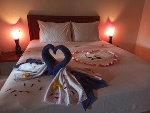 Superior Room, 1 Queen Bed | Premium bedding, minibar, in-room safe, soundproofing - Mama Bella's Retreat (Senggigi)