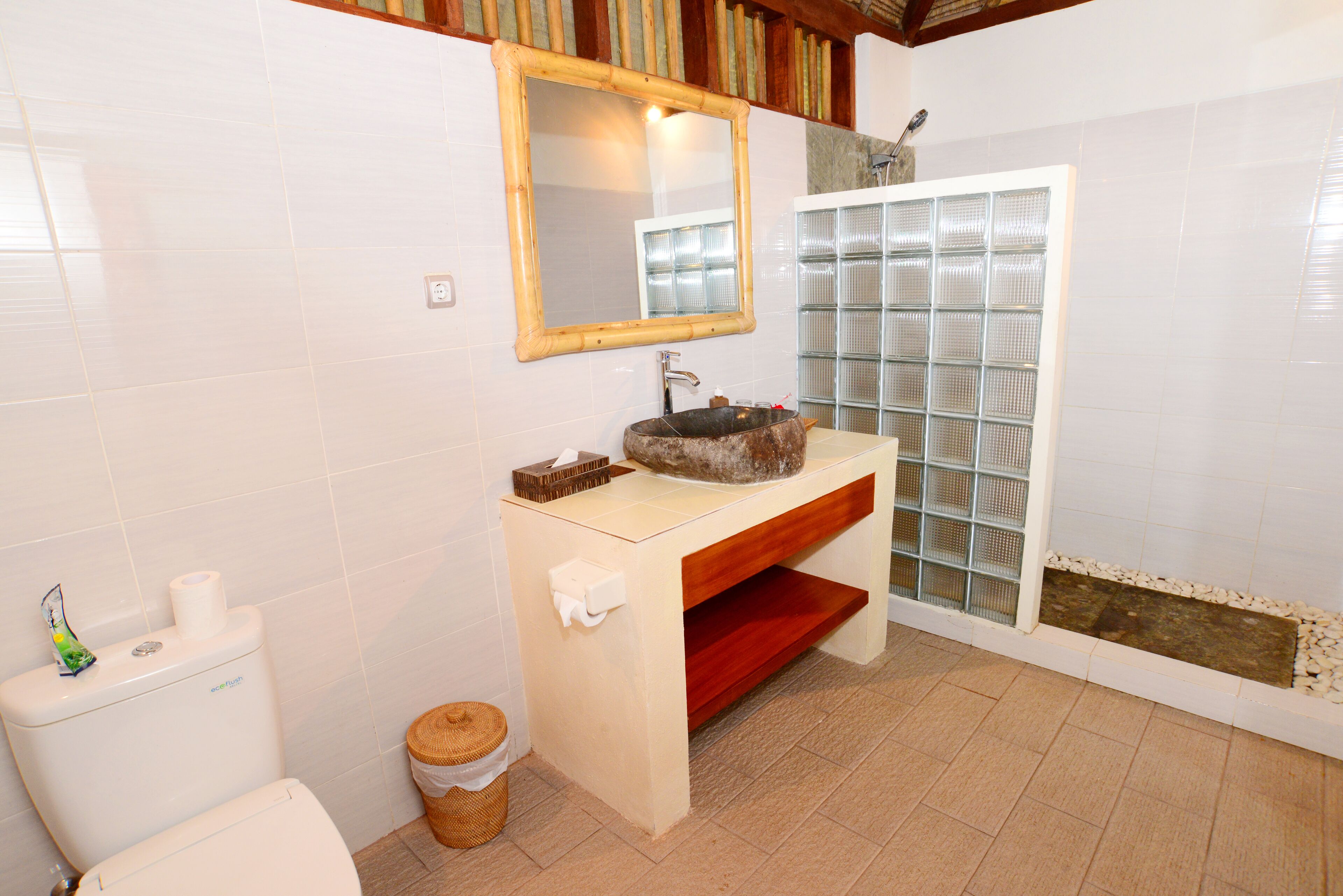 deluxe room, 1 king bed | bathroom | shower, free toiletries, hair dryer, bidet