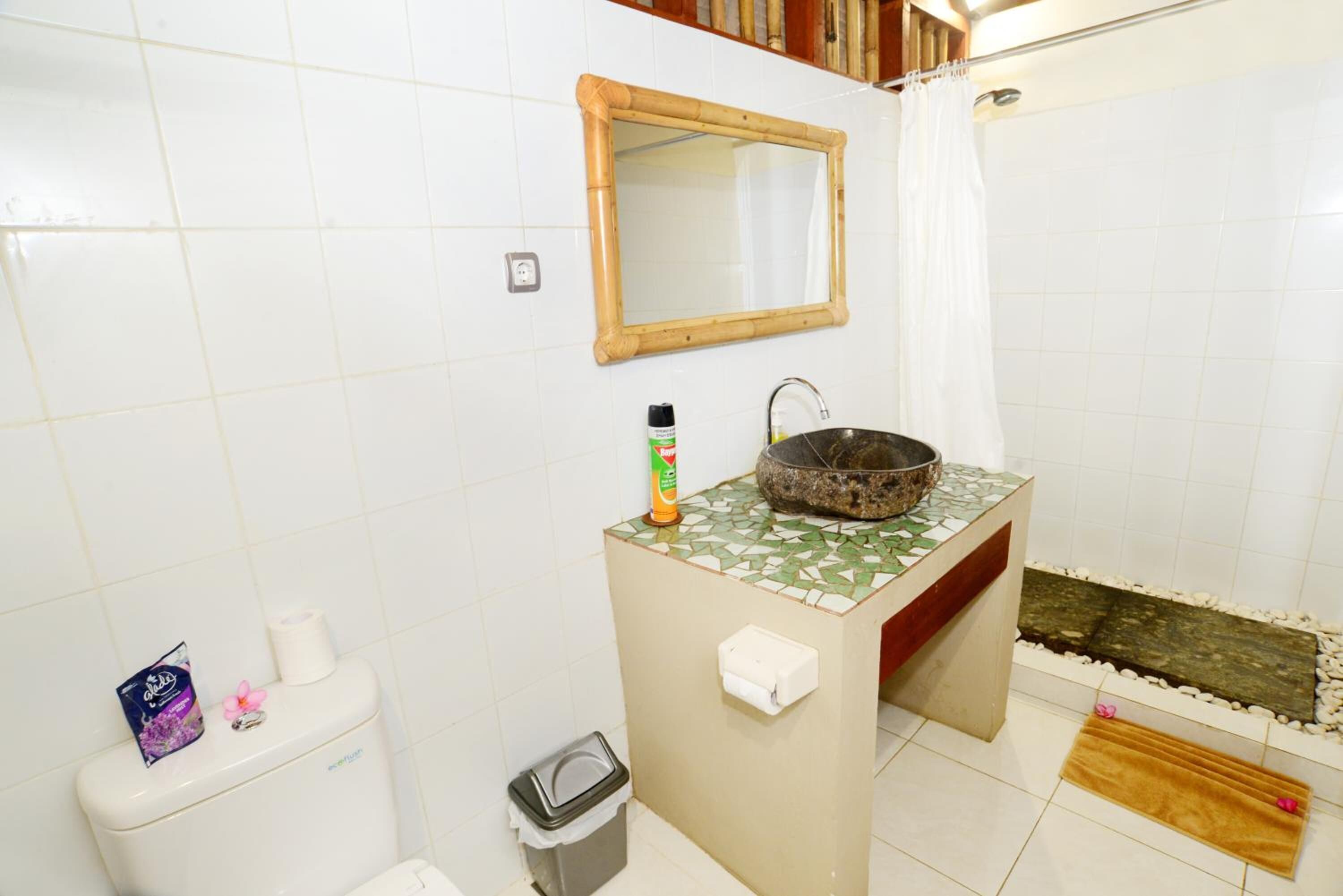superior room, 2 single beds | bathroom | shower, free toiletries, hair dryer, bidet