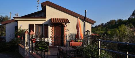 Maison « Premier », 2 chambres, vue colline, en angle | Terrasse/Patio