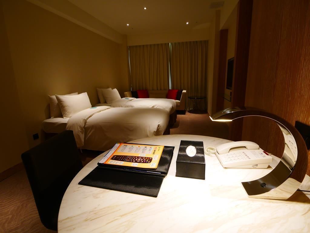 deluxe family suite | desk, laptop workspace, blackout curtains, soundproofing