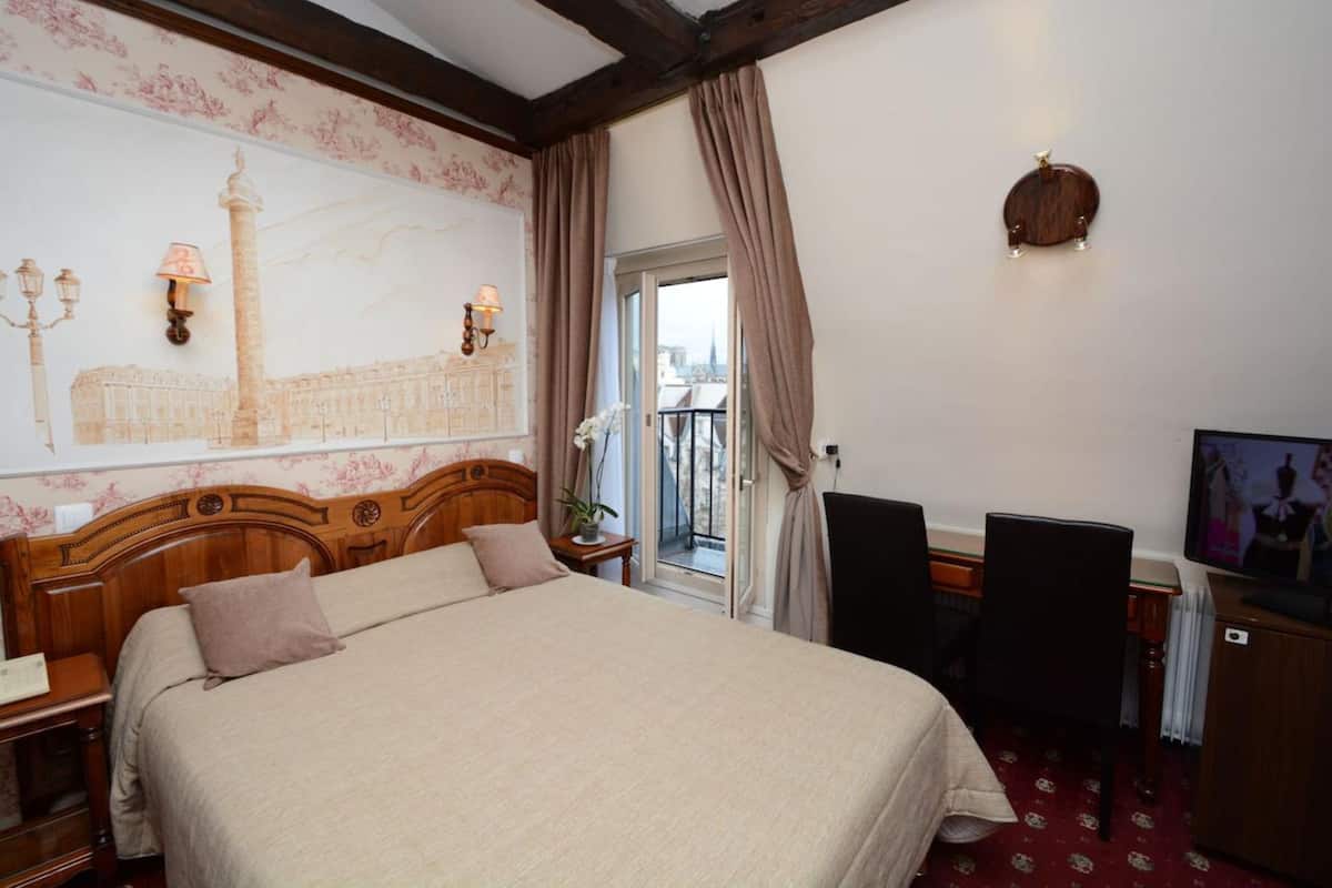 Chambre Double | Coffres-forts dans les chambres, bureau, Wi-Fi gratuit, draps fournis