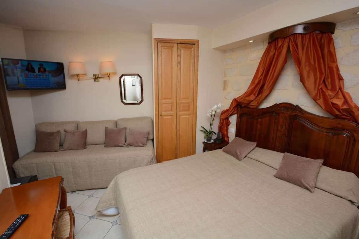 Dobbeltrom | Safe på rommet, skrivebord, wi-fi (inkludert) og sengetøy