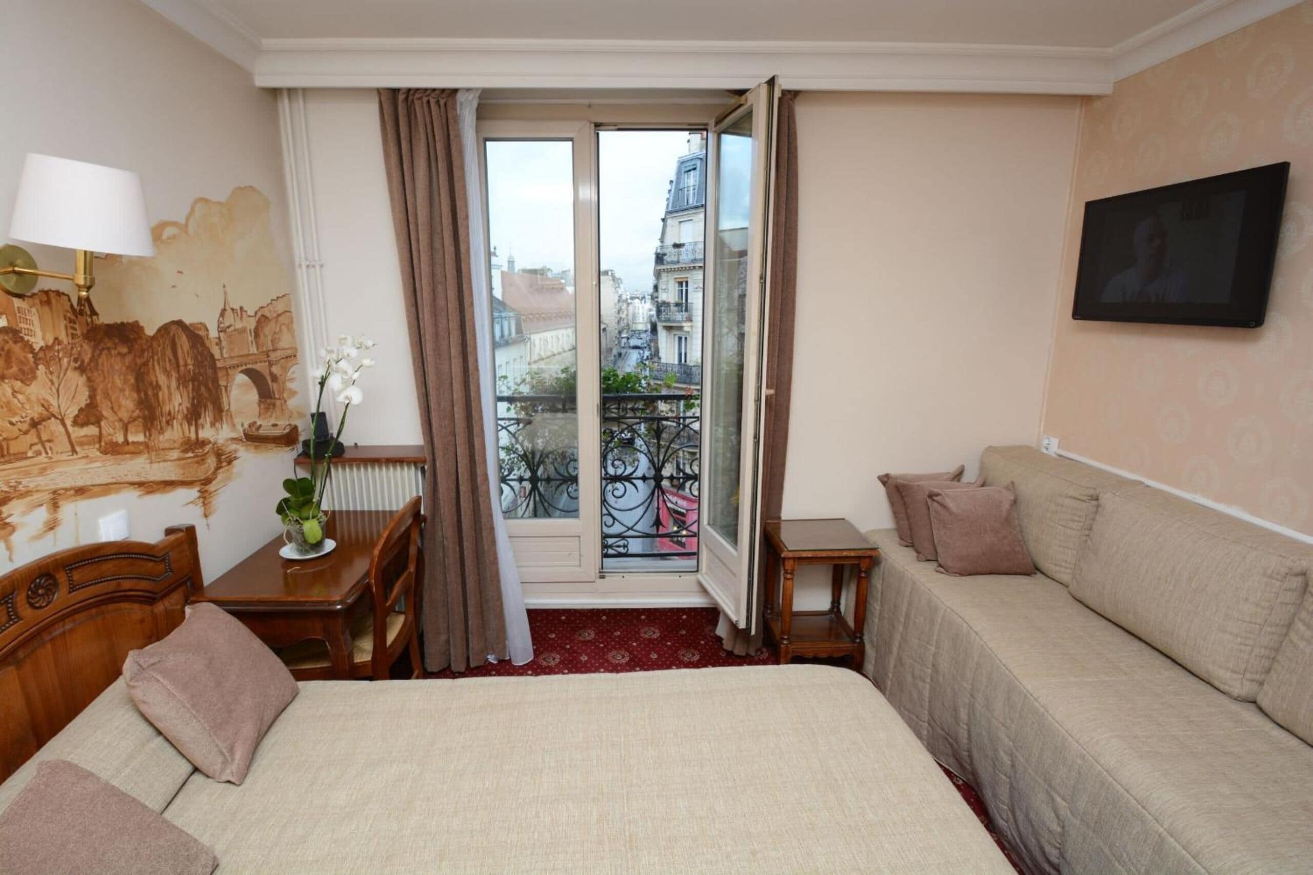 In-room safe, desk, free WiFi, bed sheets