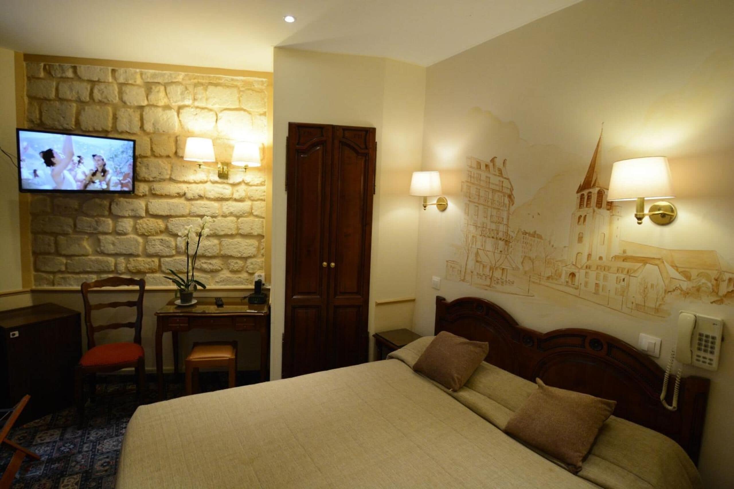 Photo - Familia Hotel