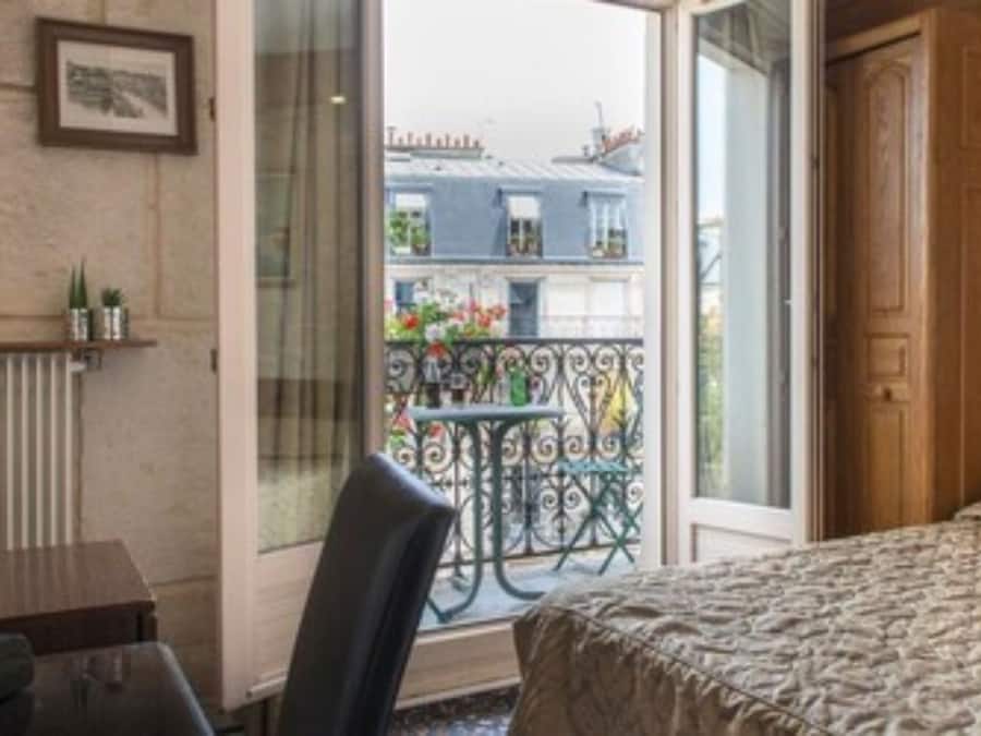 In-room safe, desk, free WiFi, bed sheets