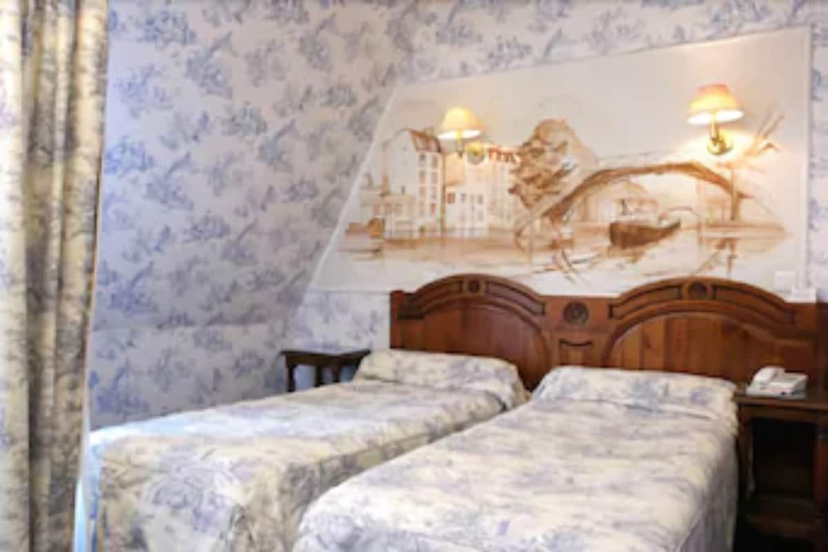 Coffres-forts dans les chambres, bureau, Wi-Fi gratuit, draps fournis