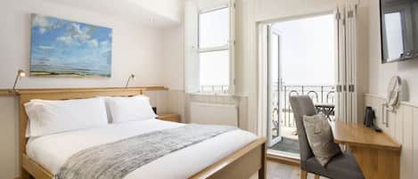 Dobbeltrom – deluxe, 1 dobbeltseng, balkong, sjøutsikt | Skrivebord, strykejern/-brett og wi-fi (inkludert)