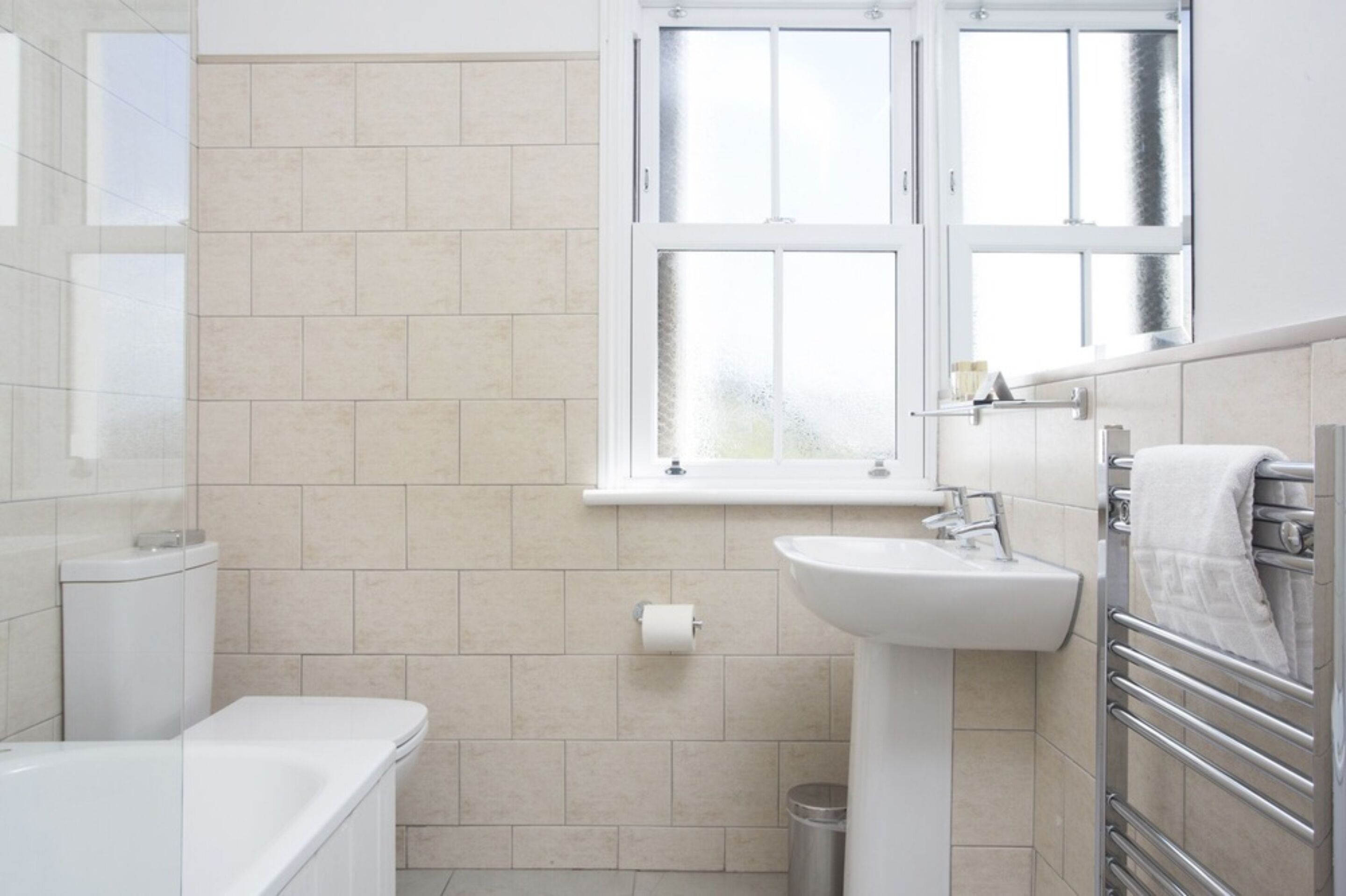 family triple room, multiple beds | bathroom | combined shower/bathtub, free toiletries, towels