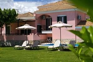 Luxury Villa, 3 Bedrooms | Premium bedding, desk, soundproofing, iron/ironing board