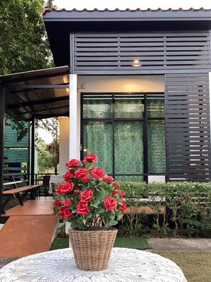 Deluxe Double Bed Garden View | WiFi (無料)