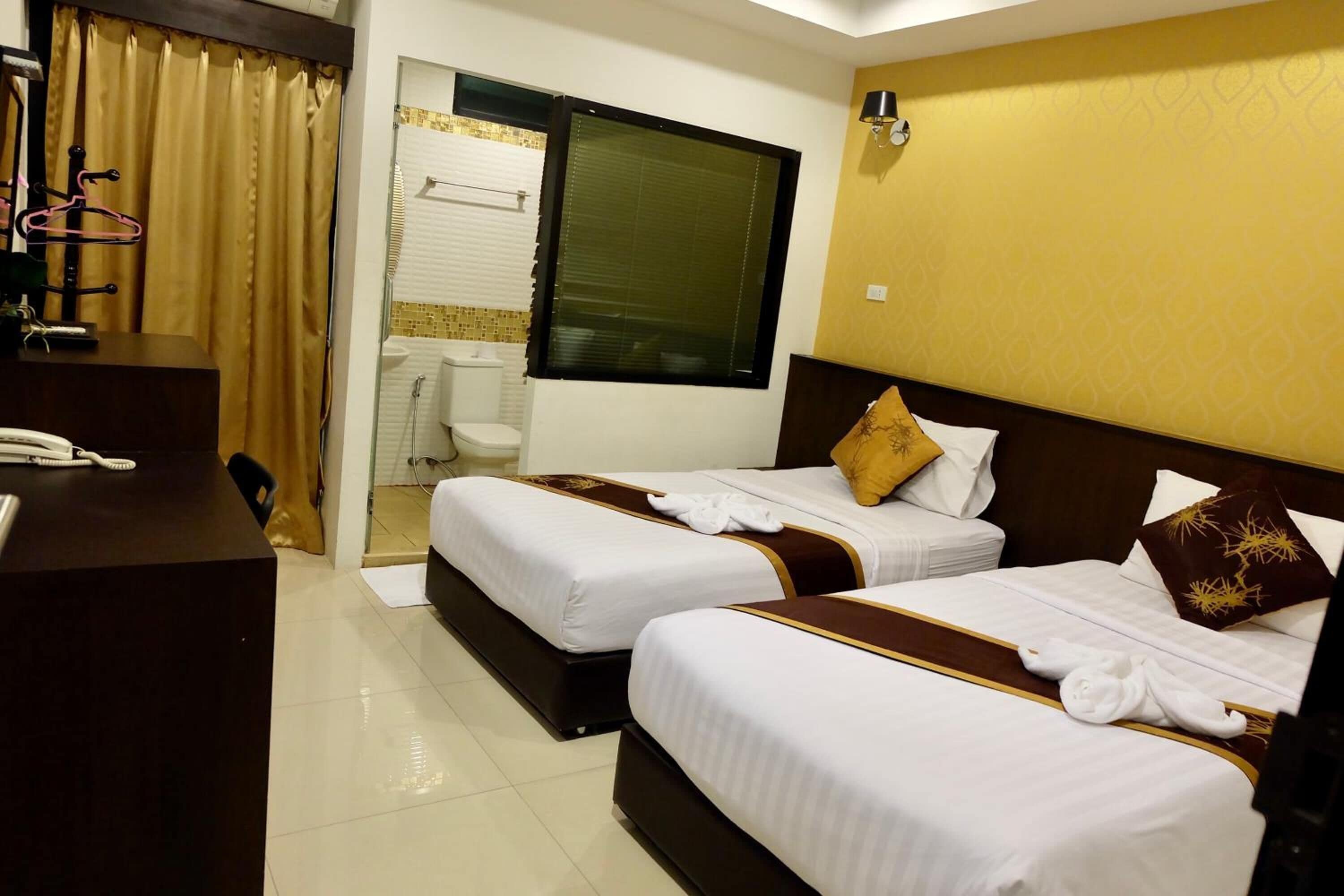 in-room safe, desk, free wifi