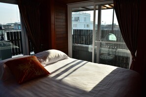 In-room safe, desk, free WiFi - Adamaz House (Bangkok)
