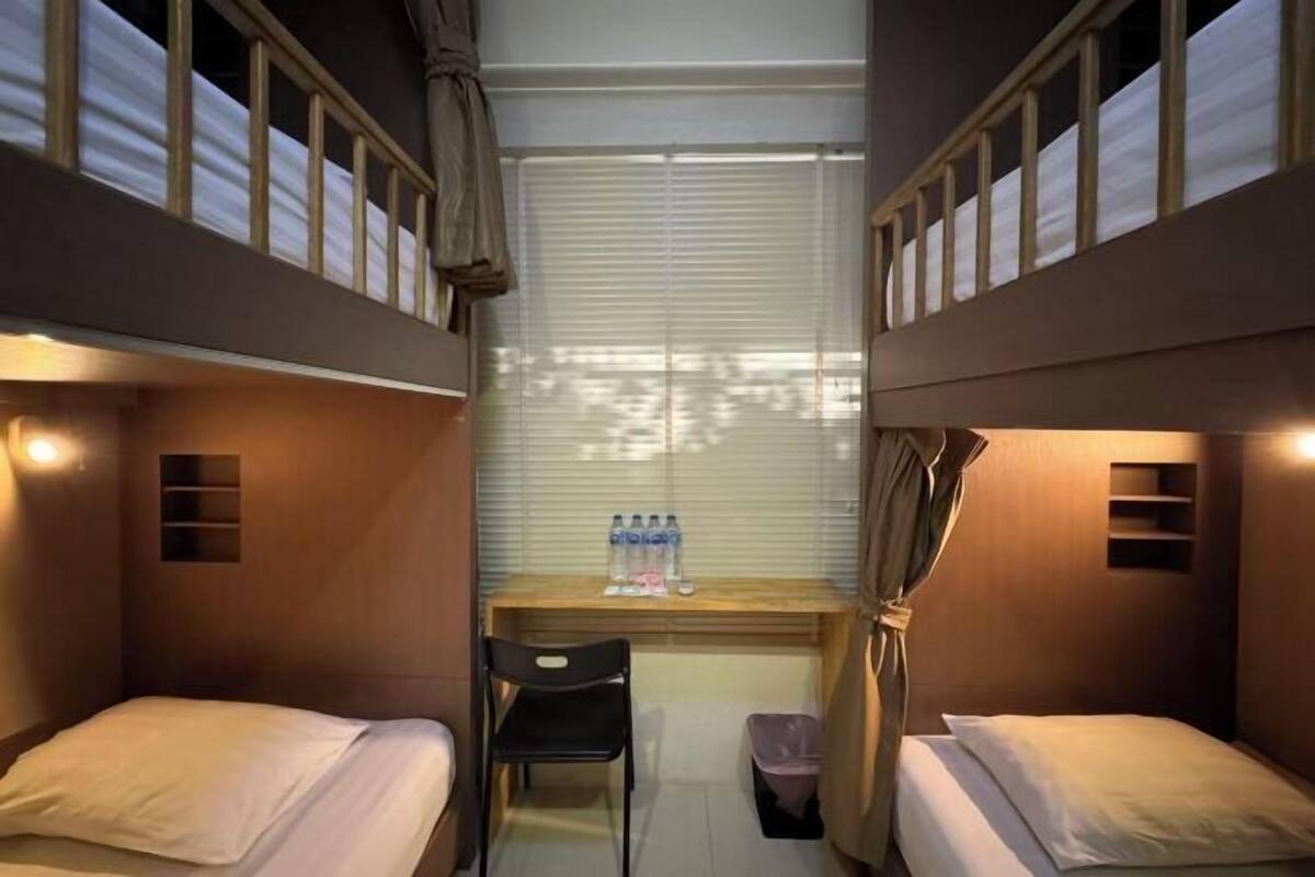 In-room safe, desk, WiFi (free)