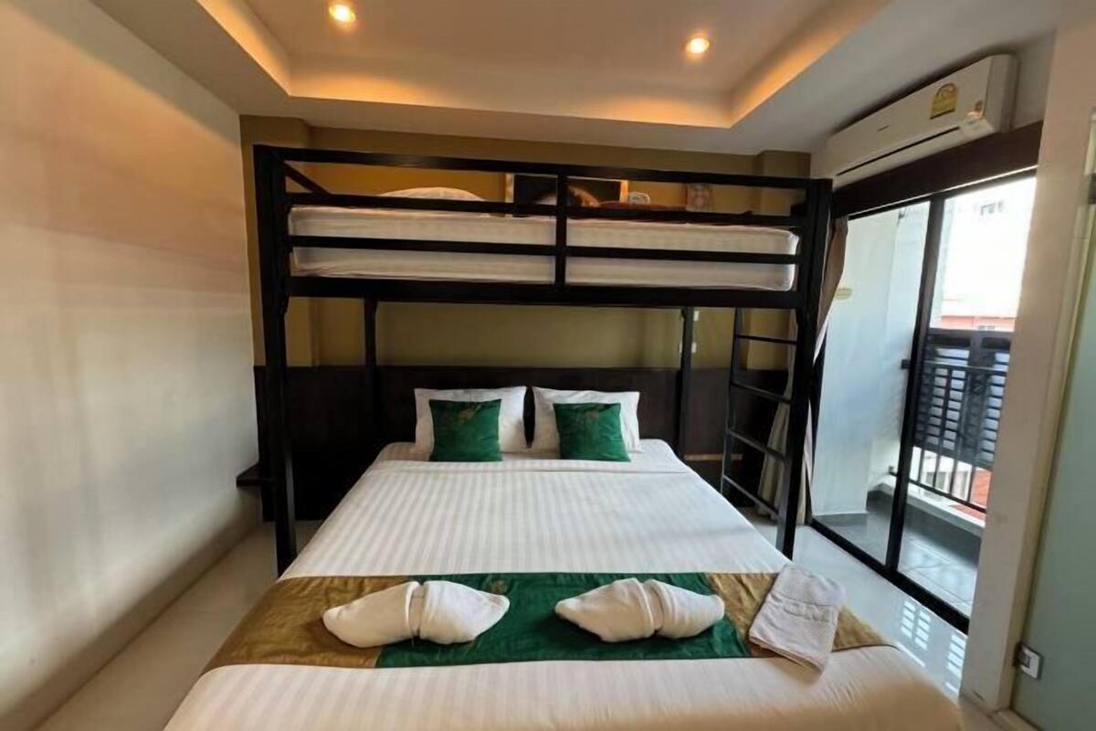 In-room safe, desk, WiFi (free)