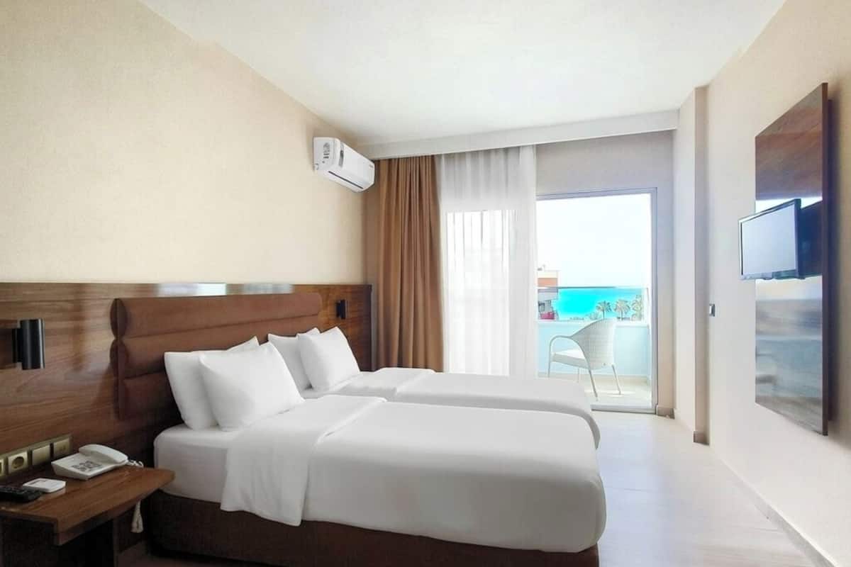 Premium bedding, desk, laptop workspace, cribs/infant beds