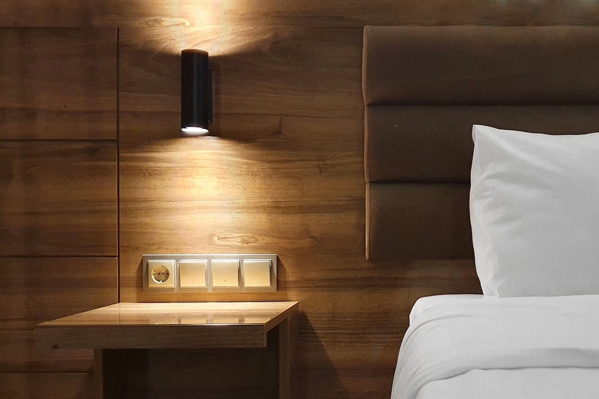 1 bedroom, premium bedding, desk, laptop workspace