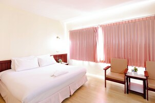 Quarto duplo standard | Escrivaninha, camas extras/dobráveis (sobretaxa), Wi-Fi de cortesia