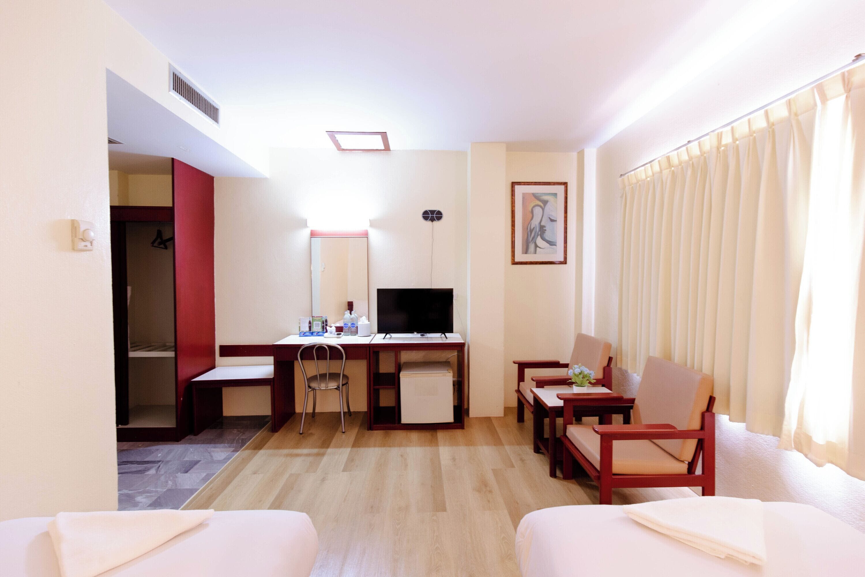 Bureau, lits pliants/supplémentaires, Wi-Fi gratuit, draps fournis