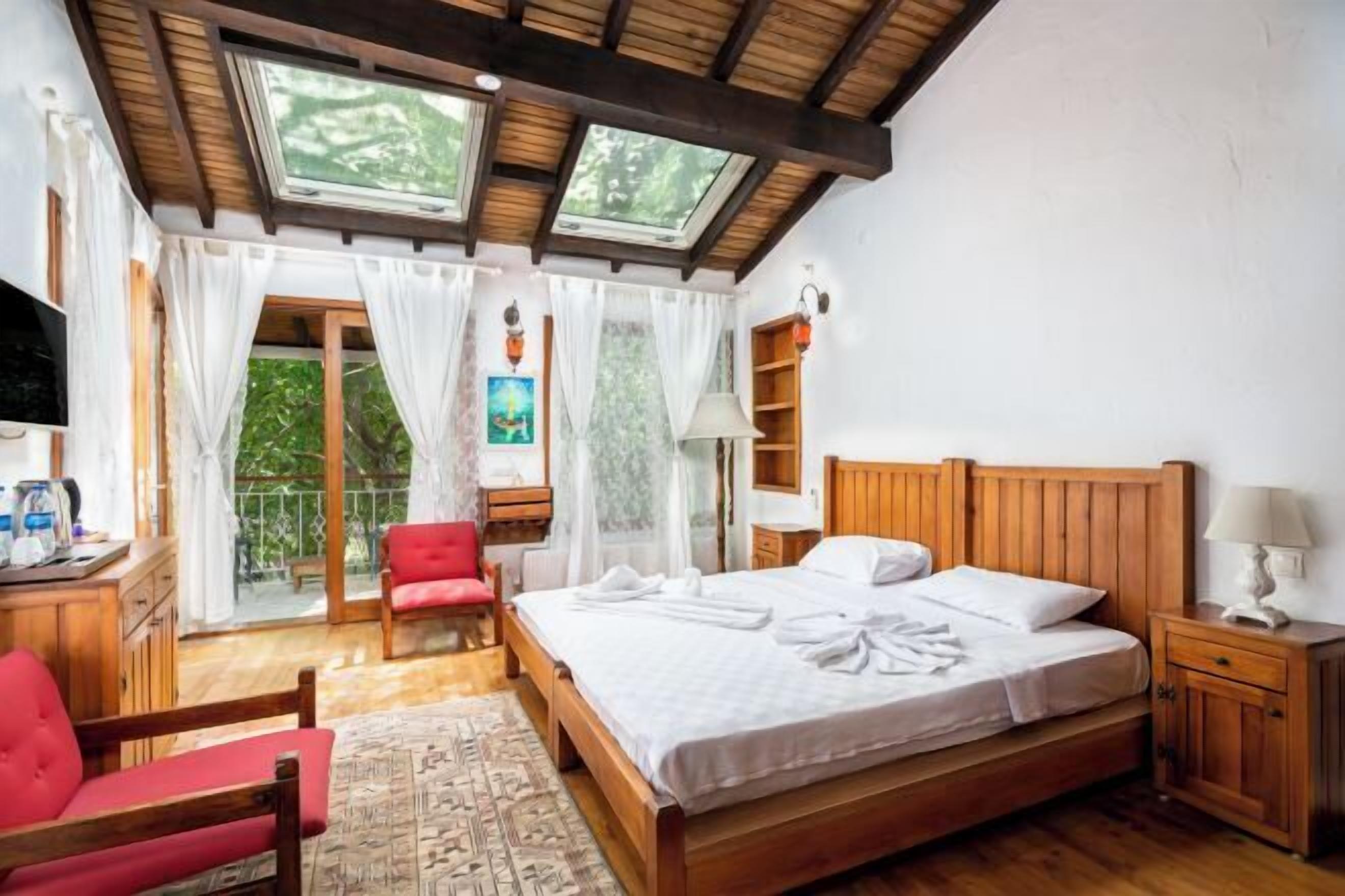 Premium bedding, pillowtop beds, minibar, individually decorated