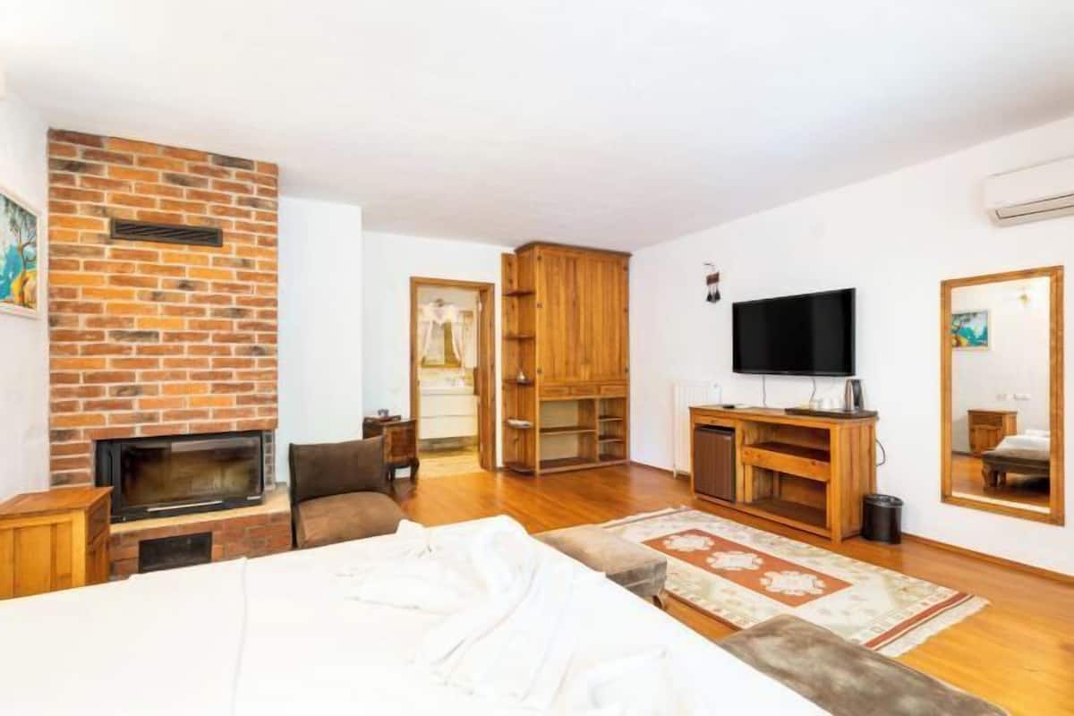 Biancheria da letto di alta qualità, materassi a doppio strato, minibar