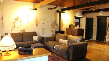 En 32-tommers LCD-TV med Parabol-TV samt TV