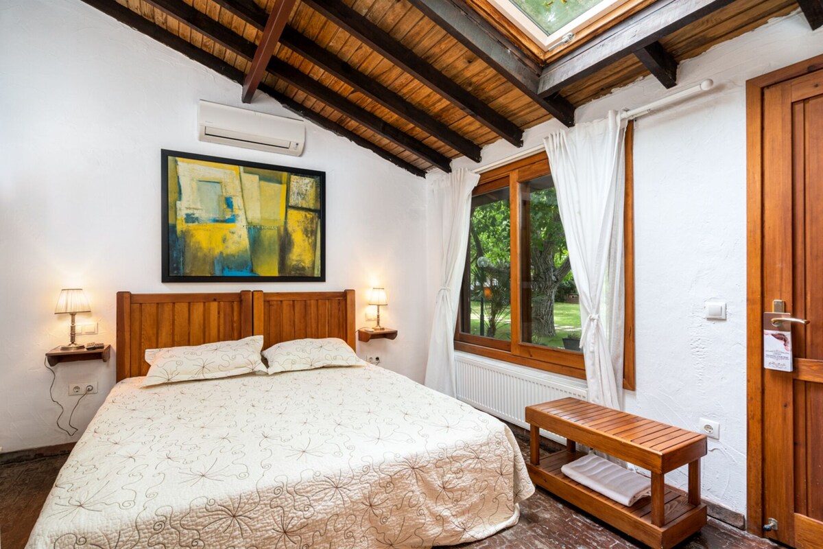 Premium bedding, pillow-top beds, minibar, individually decorated