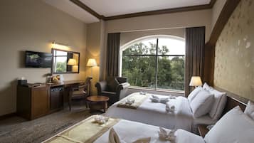 Deluxe Double or Twin Room | 1 bedroom, Egyptian cotton sheets, down comforters, pillowtop beds