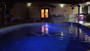 A swimming pool with a tiled edge and a small fountain in the center. - The W Hotel (Lagos)