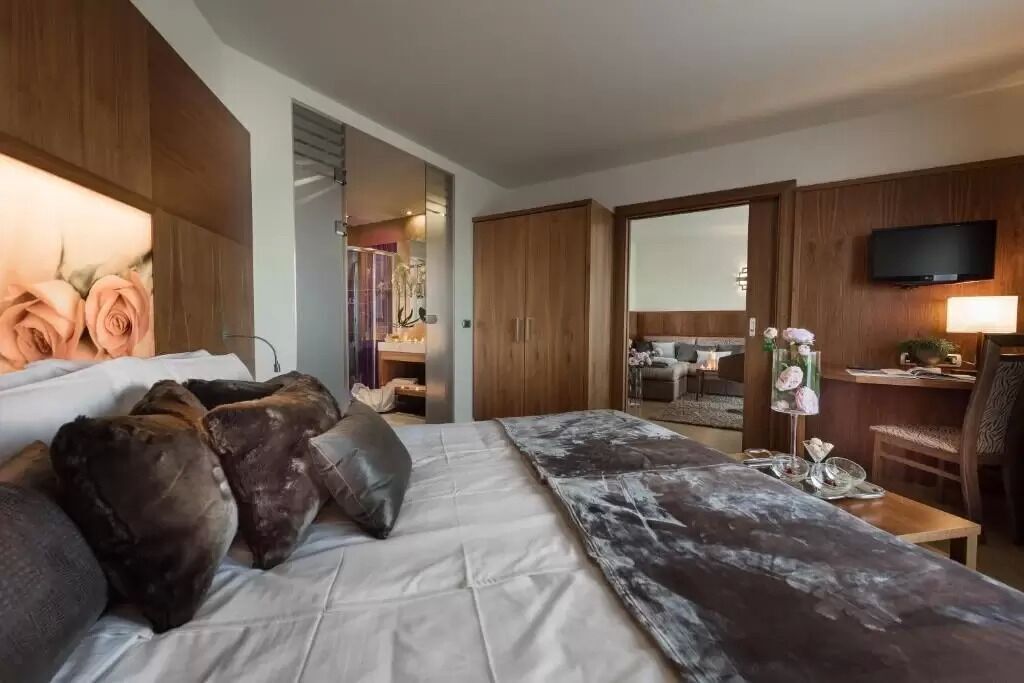 In-room safe, desk, soundproofing, free WiFi