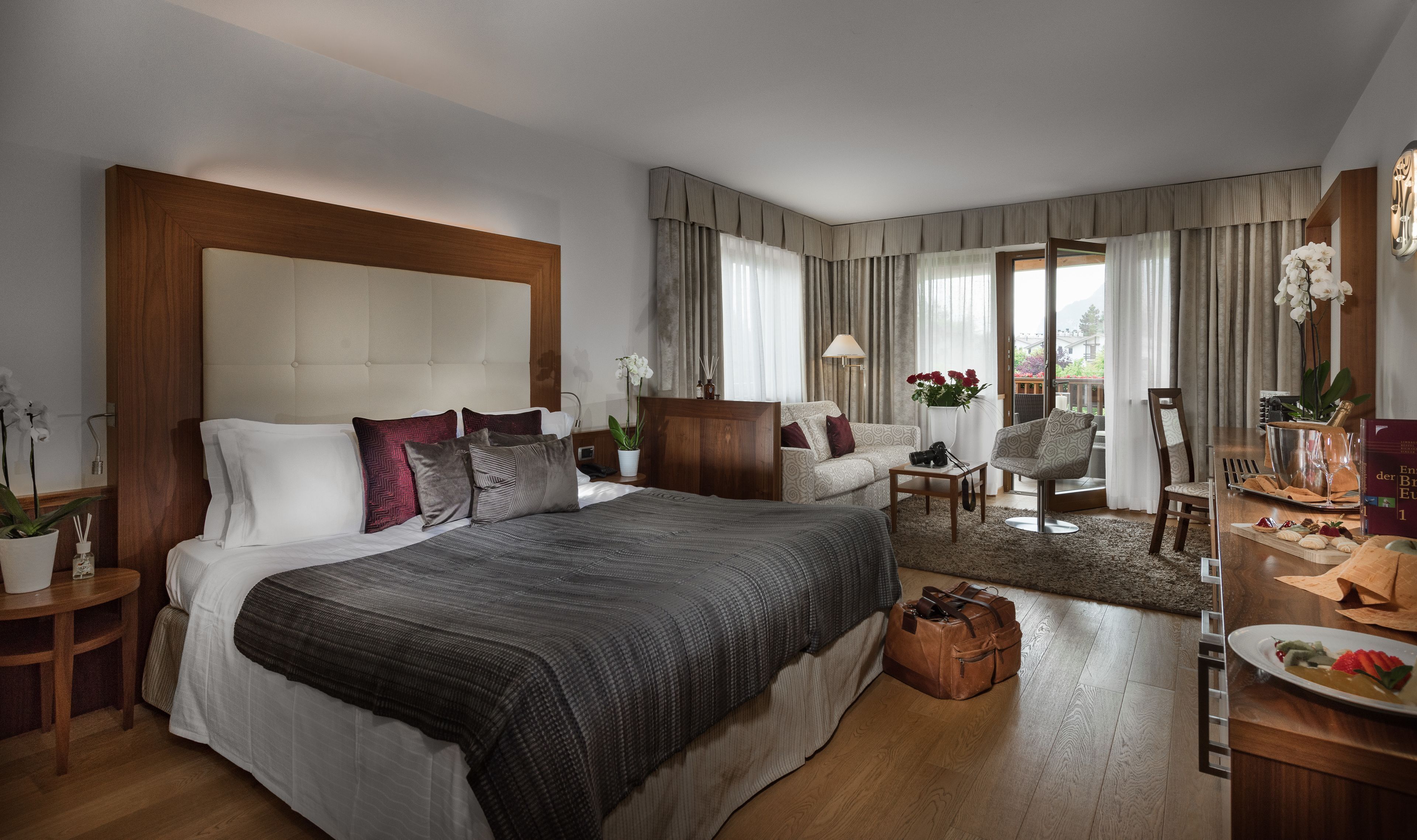 In-room safe, desk, soundproofing, free WiFi