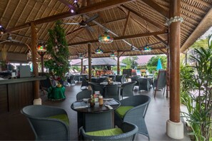 Breakfast, lunch and dinner served - Peninsula Bay Resort (Nusa Dua)