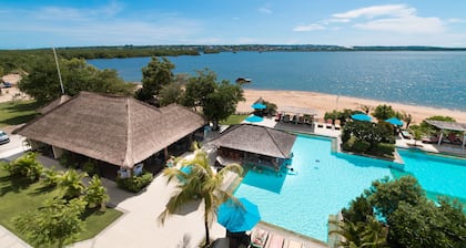 Peninsula Bay Resort