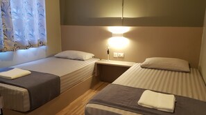 Twin Room with Shared Bathroom - AC | Gratis Wi-Fi, sengetøj