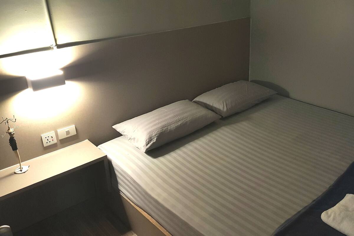 Double Room With Shared Bathroom | Wi-Fi gratuit, draps fournis