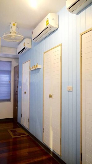 Bunk Bed in Mixed Dormitory Room - Fan | Wi-Fi ฟรี, ผ้าปูที่นอน